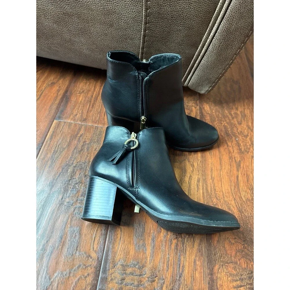 Bandolino Women’s Black Ankle Booties Size 7.5M Block Heel Side Zip Tassel